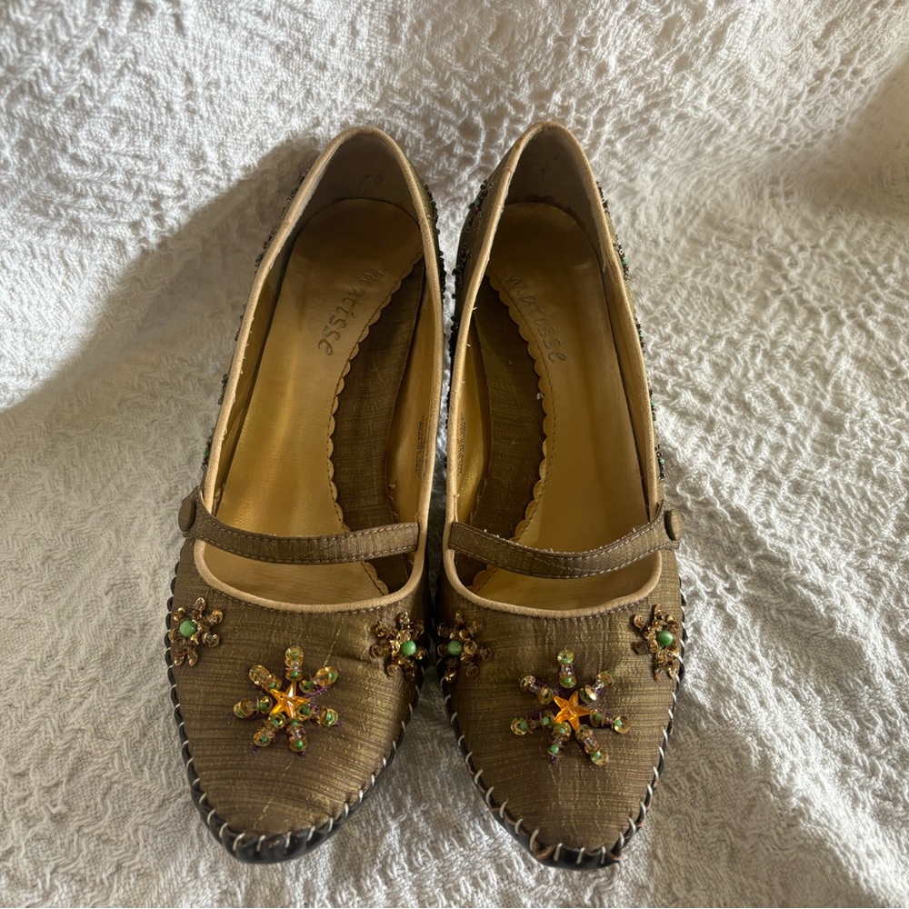 Matisse kitty heel shoes.